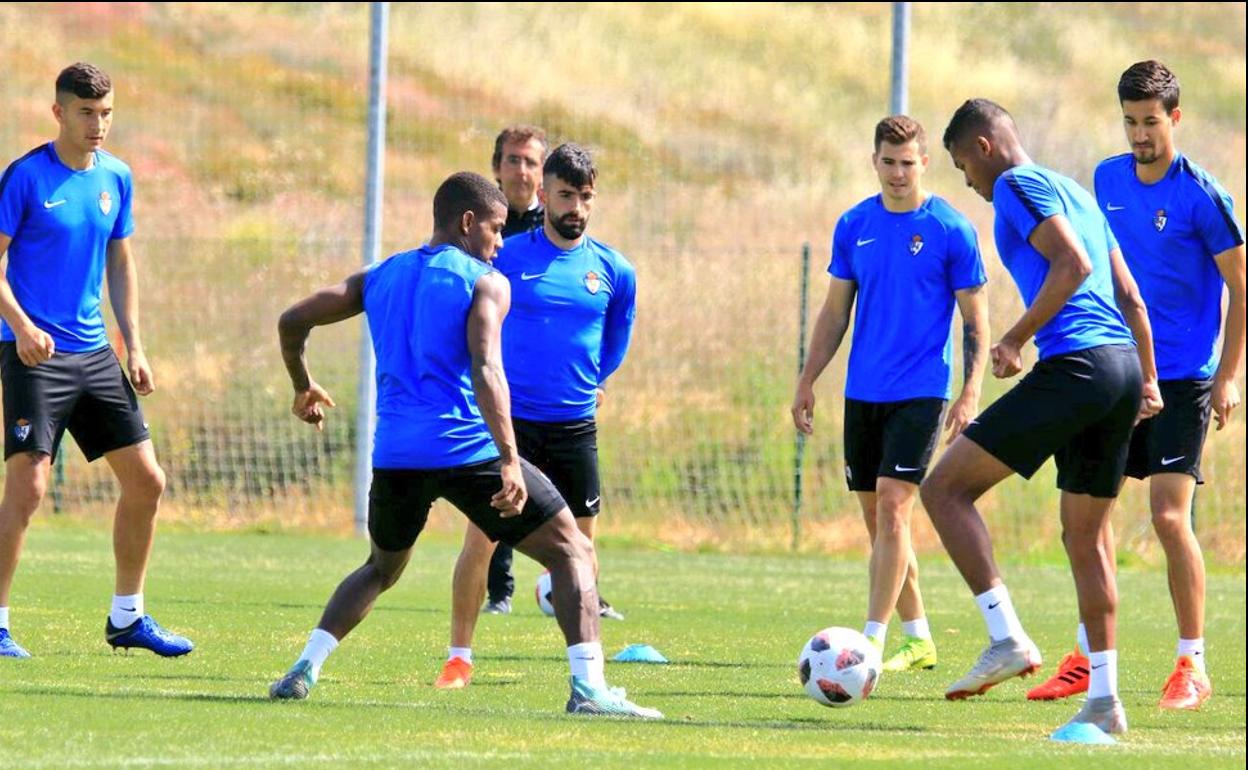 Un lance del entrenamiento de la Deportiva.