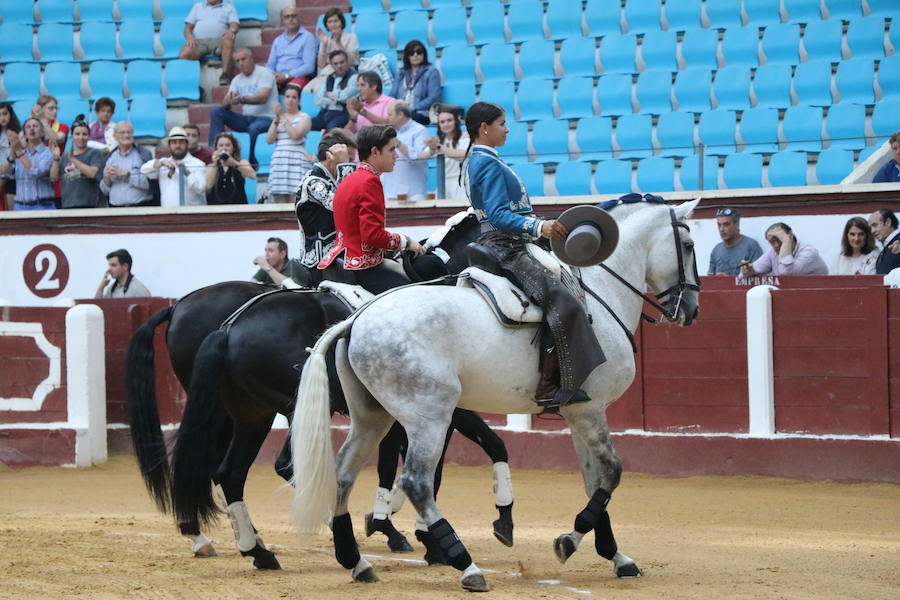 Fotos: Corrida de rejones en la Plaza de Toros de León