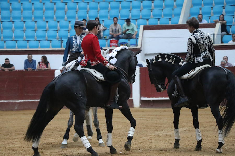 Fotos: Corrida de rejones en la Plaza de Toros de León