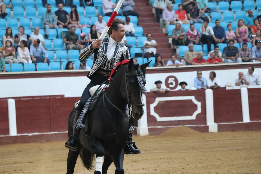 Fotos: Corrida de rejones en la Plaza de Toros de León