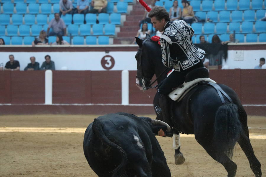 Fotos: Corrida de rejones en la Plaza de Toros de León