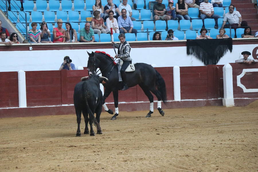 Fotos: Corrida de rejones en la Plaza de Toros de León