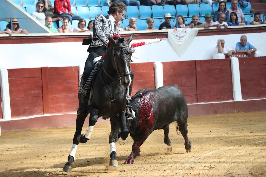 Fotos: Corrida de rejones en la Plaza de Toros de León