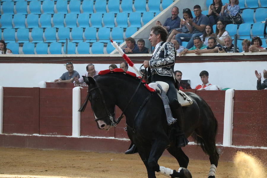 Fotos: Corrida de rejones en la Plaza de Toros de León