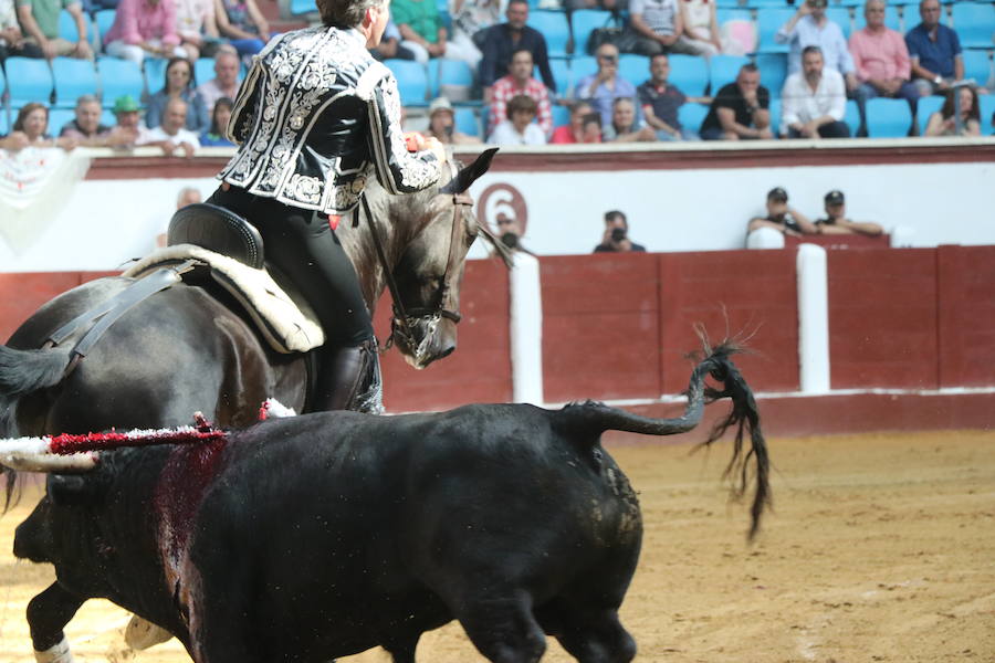 Fotos: Corrida de rejones en la Plaza de Toros de León