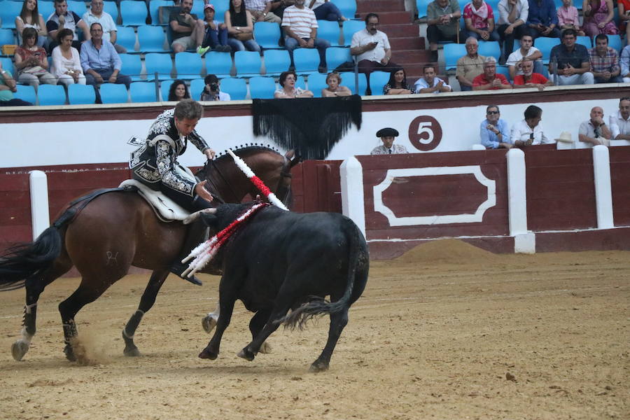 Fotos: Corrida de rejones en la Plaza de Toros de León