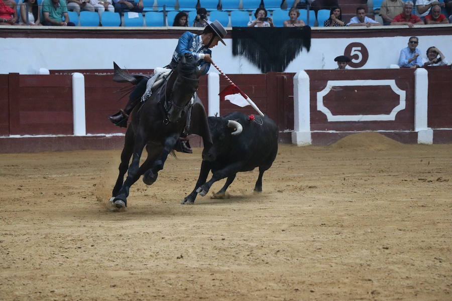 Fotos: Corrida de rejones en la Plaza de Toros de León