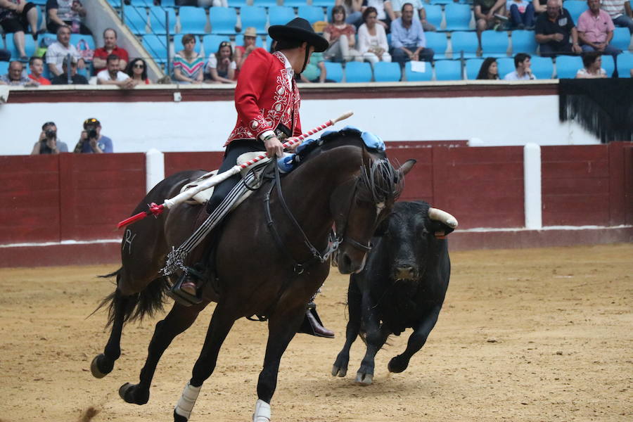 Fotos: Corrida de rejones en la Plaza de Toros de León