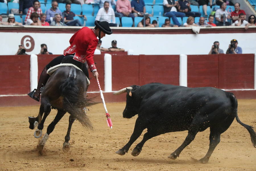 Fotos: Corrida de rejones en la Plaza de Toros de León