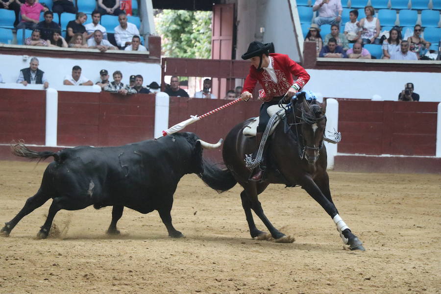 Fotos: Corrida de rejones en la Plaza de Toros de León