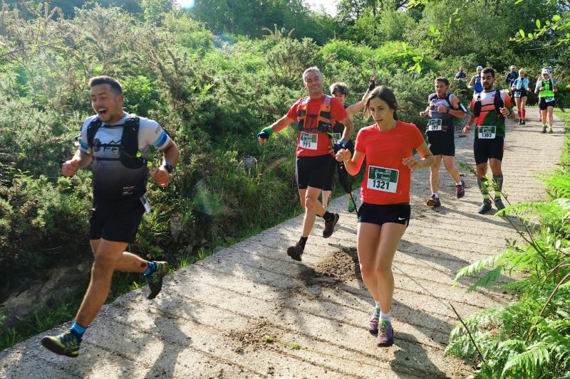 Más de 1.500 deportistas de España y diferentes países de Europa y América se han dado cita en el Trail Picos de Europa, una competición que pone a prueba todas las capacidades de los participantes. El ultra trail, la de mayor longitud, supone un recorrido de 70 kilómetros y 5.300 metros de desnivel positivo.