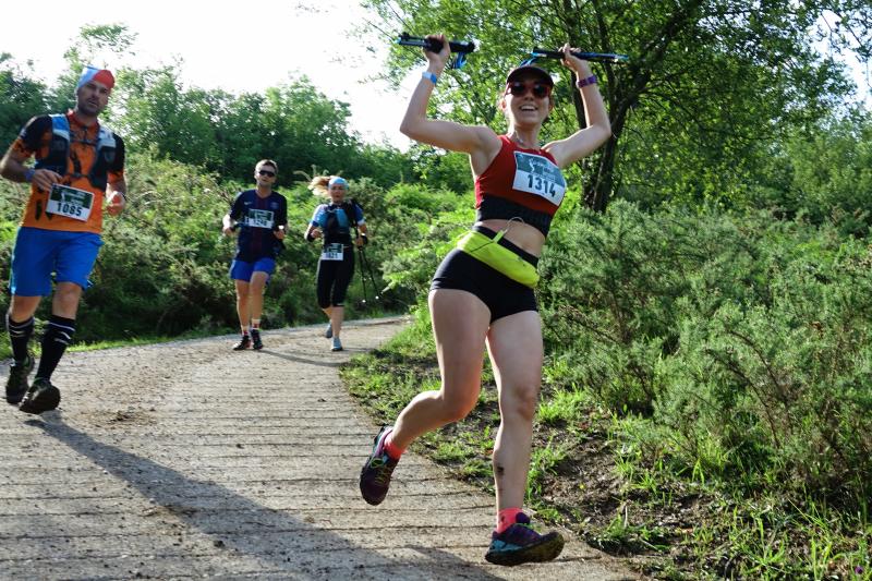 Más de 1.500 deportistas de España y diferentes países de Europa y América se han dado cita en el Trail Picos de Europa, una competición que pone a prueba todas las capacidades de los participantes. El ultra trail, la de mayor longitud, supone un recorrido de 70 kilómetros y 5.300 metros de desnivel positivo.