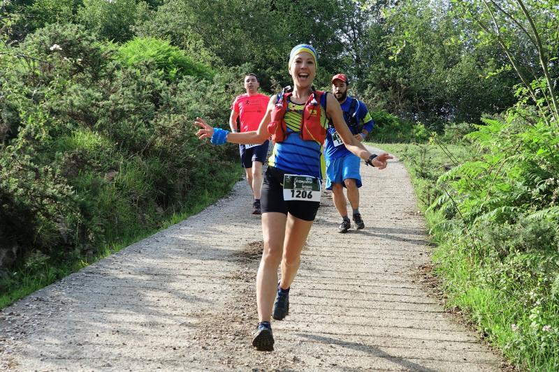 Más de 1.500 deportistas de España y diferentes países de Europa y América se han dado cita en el Trail Picos de Europa, una competición que pone a prueba todas las capacidades de los participantes. El ultra trail, la de mayor longitud, supone un recorrido de 70 kilómetros y 5.300 metros de desnivel positivo.