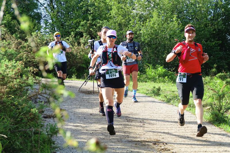 Más de 1.500 deportistas de España y diferentes países de Europa y América se han dado cita en el Trail Picos de Europa, una competición que pone a prueba todas las capacidades de los participantes. El ultra trail, la de mayor longitud, supone un recorrido de 70 kilómetros y 5.300 metros de desnivel positivo.