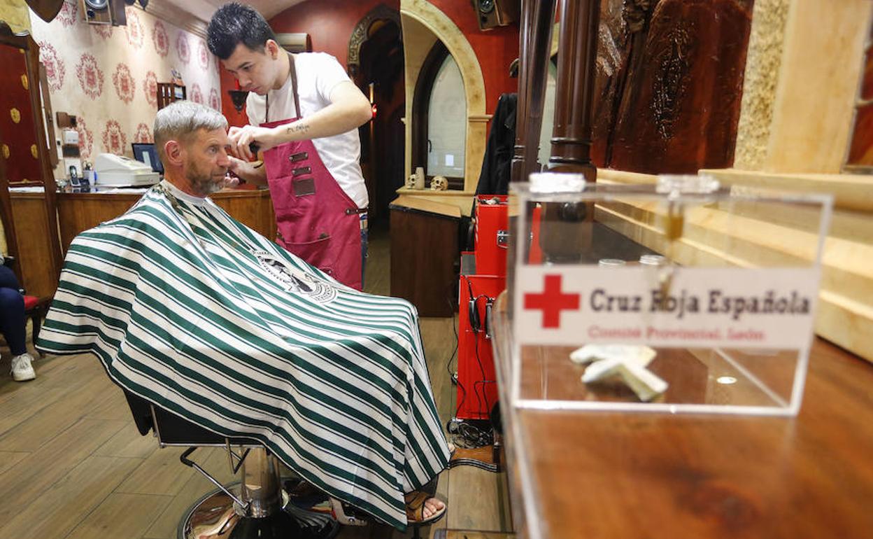 Acción solidaria de Garci Tatoo Barber. 