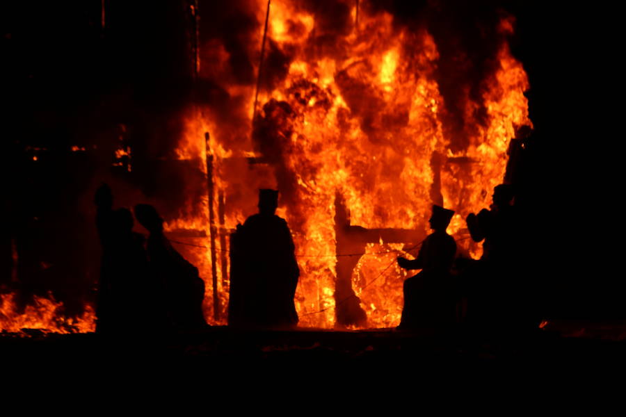 Fotos: Tradicional hoguera de San Juan en León