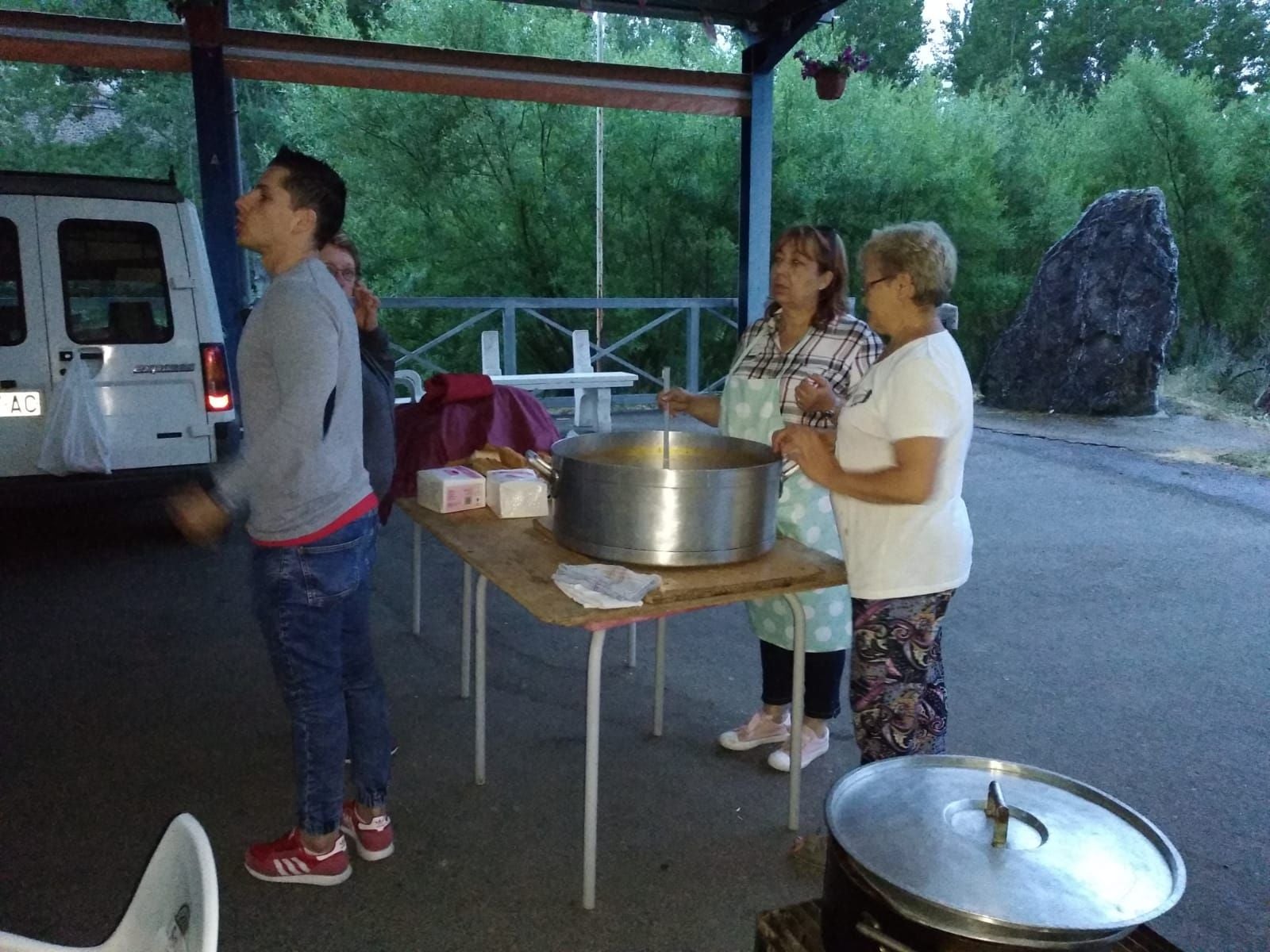 Cerca de un centenar de personas se citan en esta pedanía para celebrar la noche de San Juan, la más corta del año