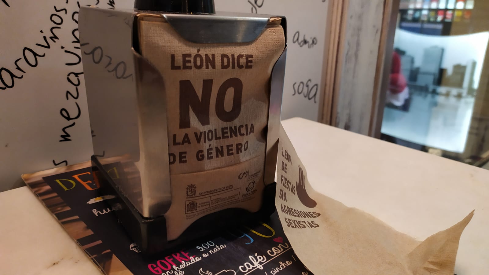 Fotos: Servilletas contra la violencia de género