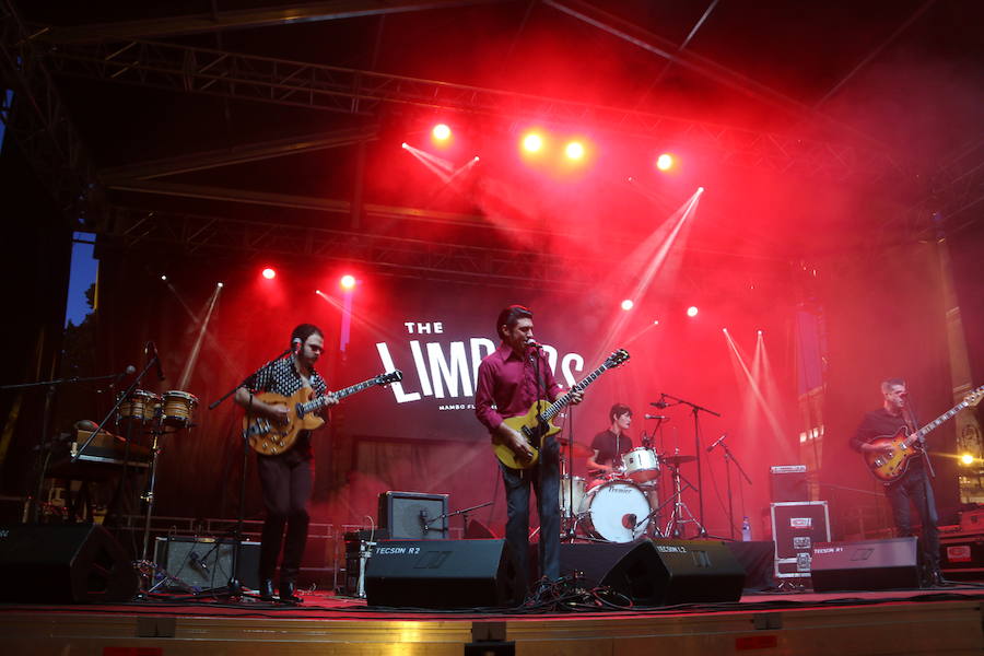 The Limboos es diferente y suena diferente. Tanto, y también lo hace que el público no se siente indiferente ante su propuesta. Su sonido es propio, identificable y digno de ser disfrutado.