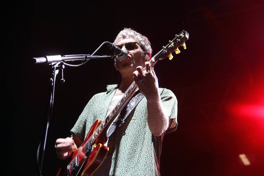 La mítica banda de rock and roll liderada por Ariel Rot y Alejo Stivel, ha agitado este miércoles la Plaza Mayor de la capital en el marco de las fiestas de San Juan y San Pedro.