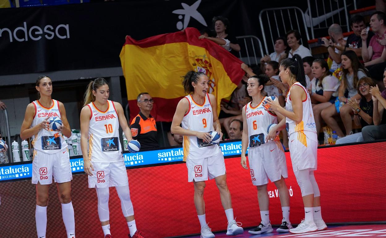 Tamara Abalde, Marta Xargai, Laia Palau, Silvia Domínguez y Cristina Oubiña. 