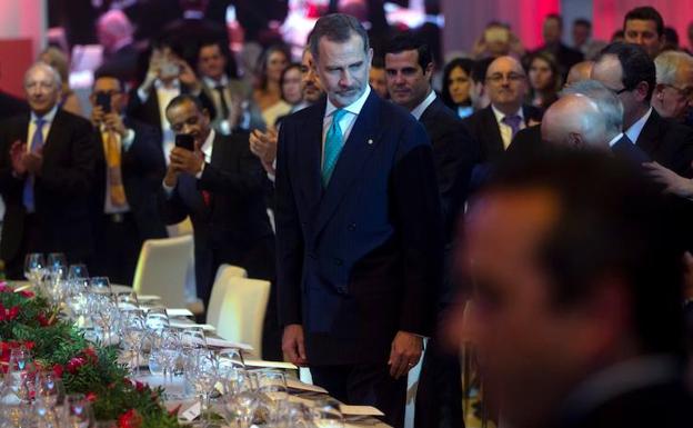 El Rey Felipe VI preside la cena de «La Nit de la Logística» y la ceremonia de los premios del SIL. 