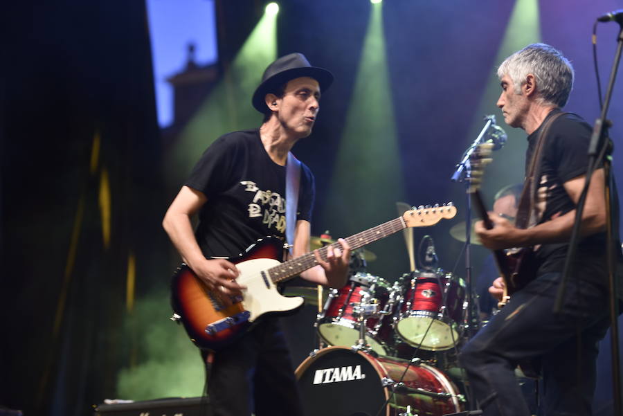 El rock leonés lleva el nombre del 'Abogado del diablo'. Tras su reciente vuelta a los escenarios no han querido perderse su cita con las fiestas de San Juan y San Pedro con un concierto en la Plaza de San Marcelo en el que reencontrarse con aquel público de los 80. 