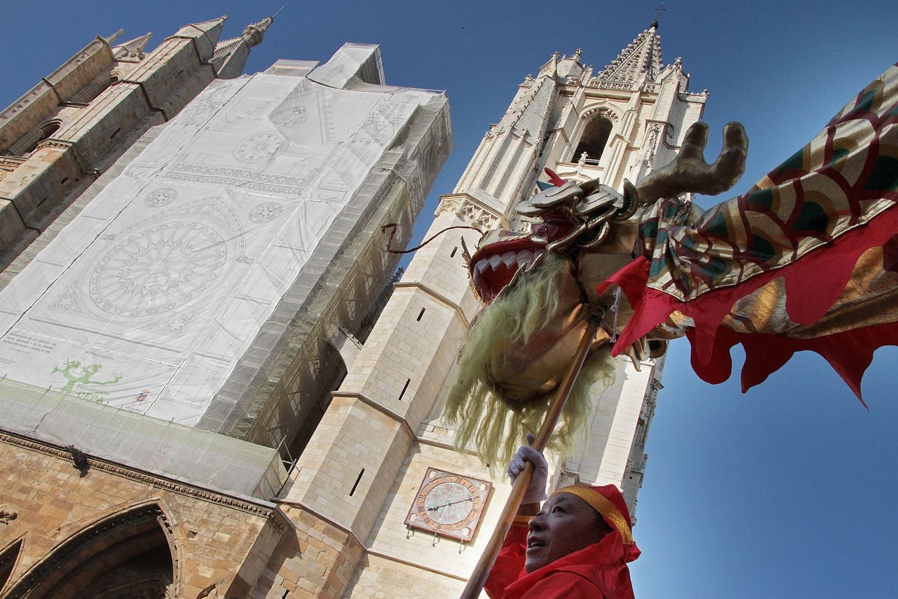 Fotos: Dragón y danza del León