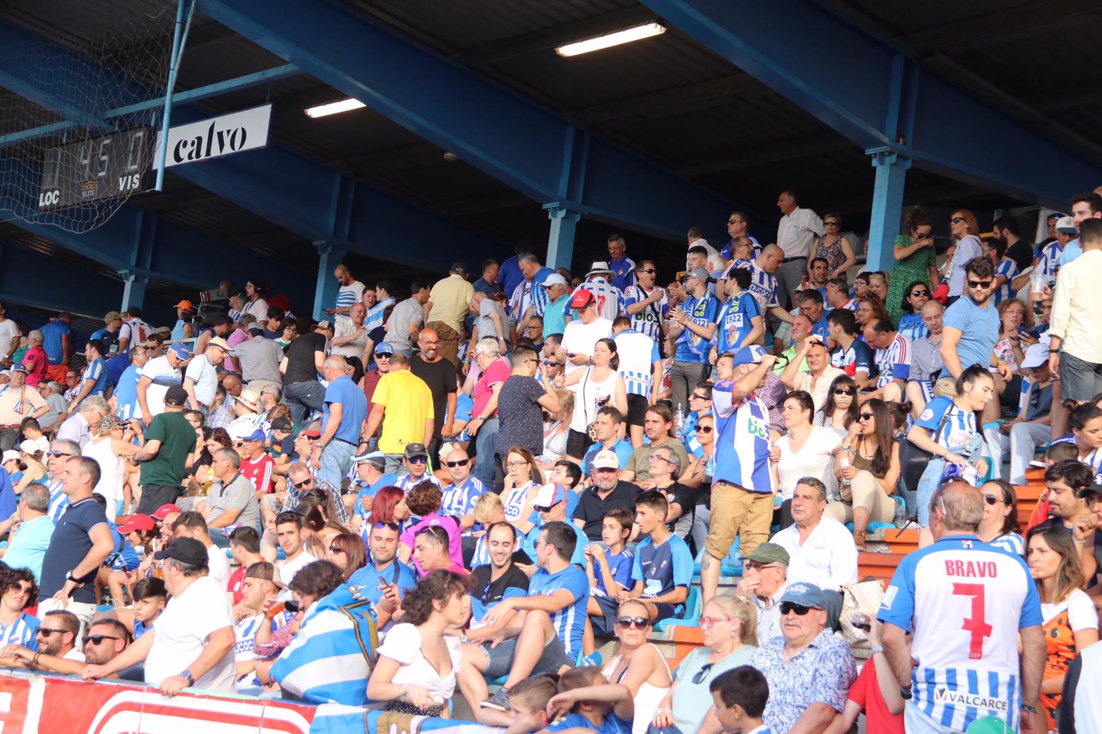 La Ponferradina, por encima del Hércules sobre el terreno de juego de El Toralón.