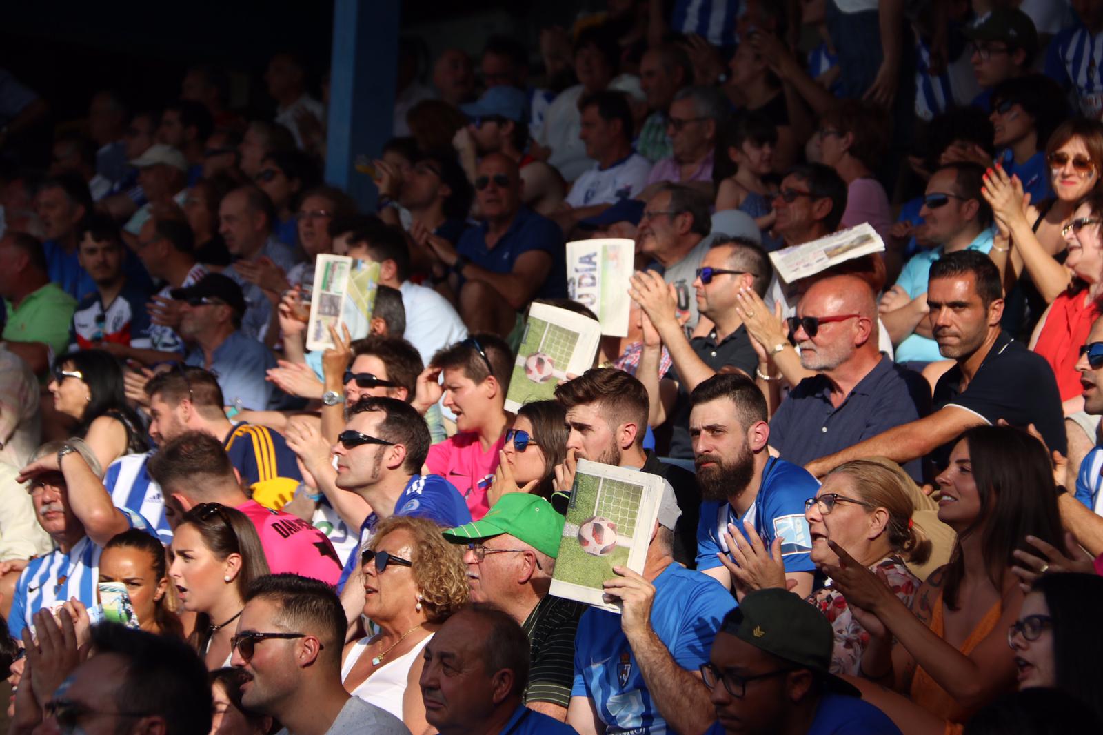 La Ponferradina, por encima del Hércules sobre el terreno de juego de El Toralón.