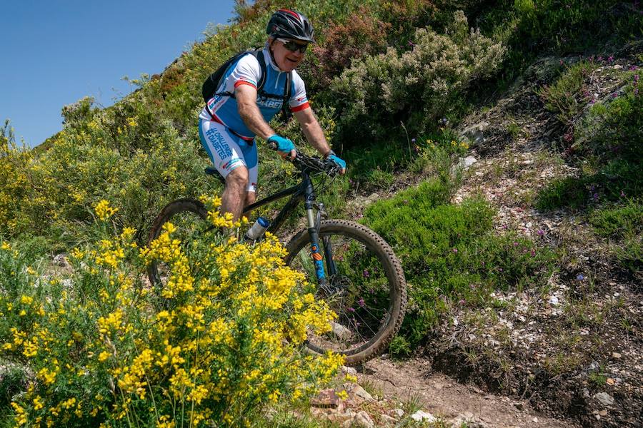 Fotos: Momentos del #retoBttBierzoBabia organizado por la Fundación Bas Van der Goor