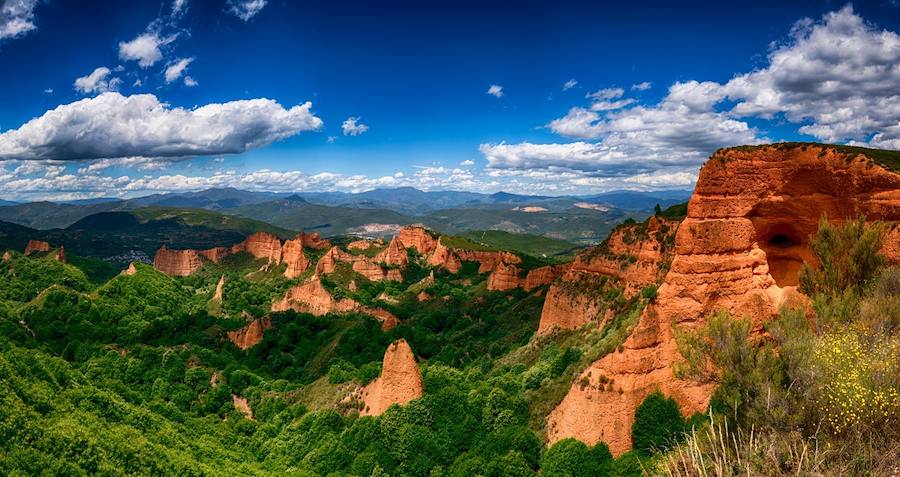 Fotos: Momentos del #retoBttBierzoBabia organizado por la Fundación Bas Van der Goor