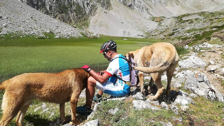Fotos: Momentos del #retoBttBierzoBabia organizado por la Fundación Bas Van der Goor