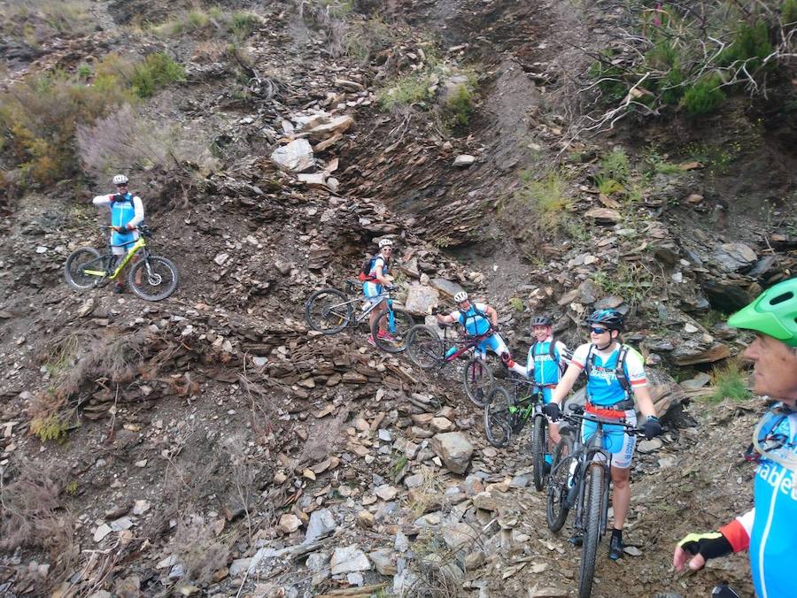 Fotos: Momentos del #retoBttBierzoBabia organizado por la Fundación Bas Van der Goor