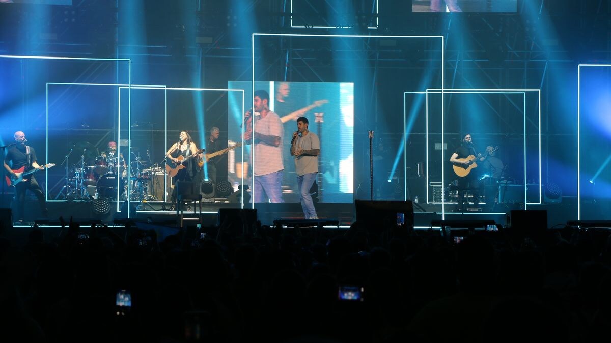 Arrollador Melendi en la Plaza de Toros de León. La gira Cubo de Rubik del cantante asturiano llega a la capital leonesa en el fin de las Fiestas de San Juan y San Pedro. 