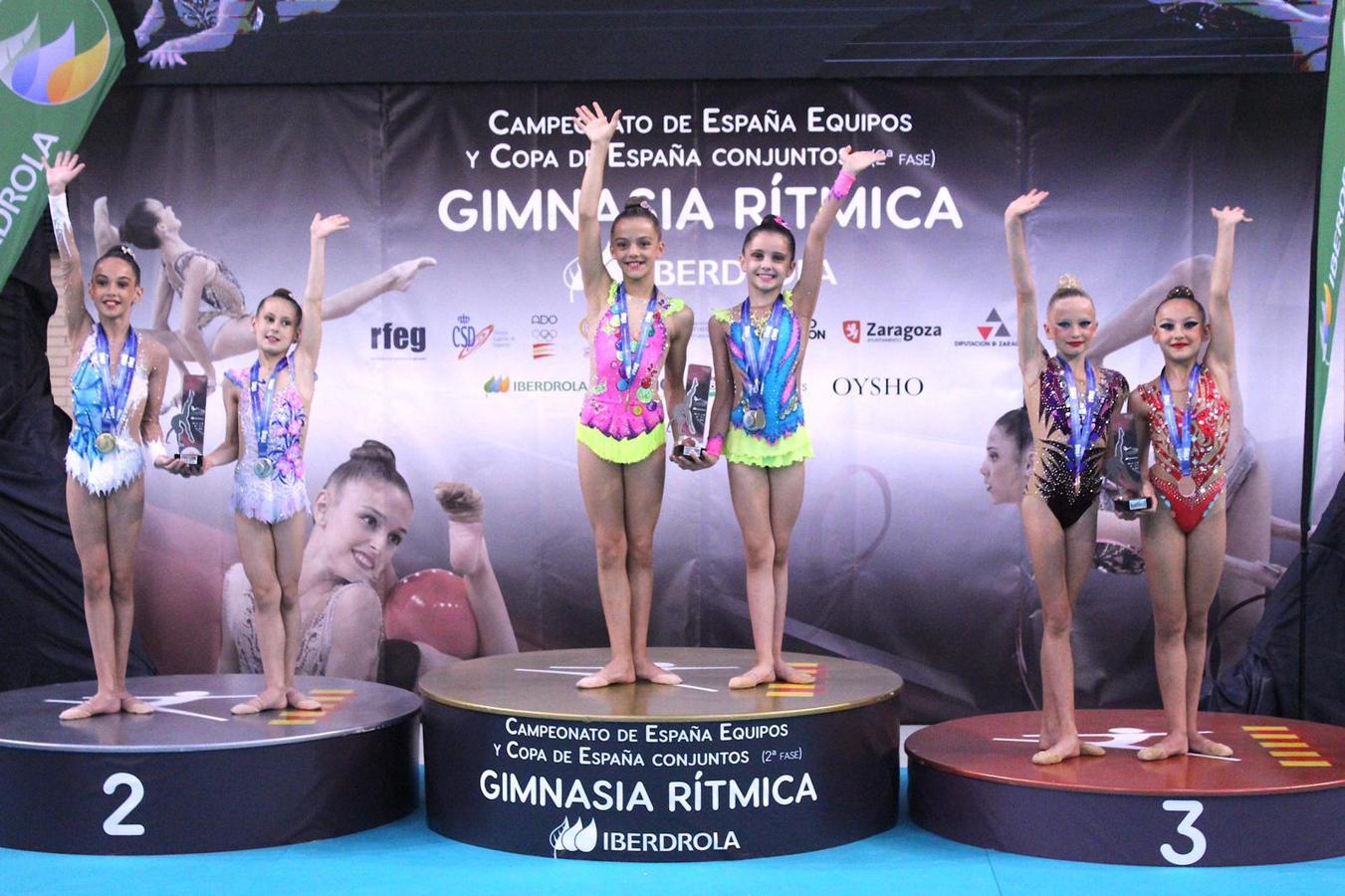 Gimnastas del Club Ritmo con sus medallas. 