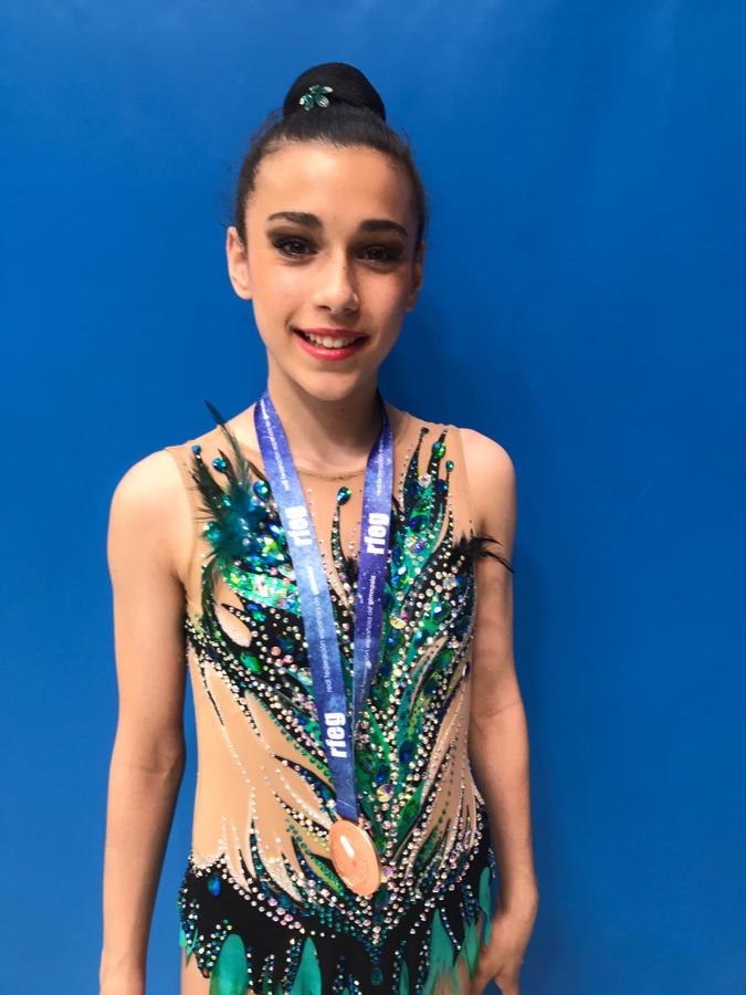 Gimnastas del Club Ritmo con sus medallas. 