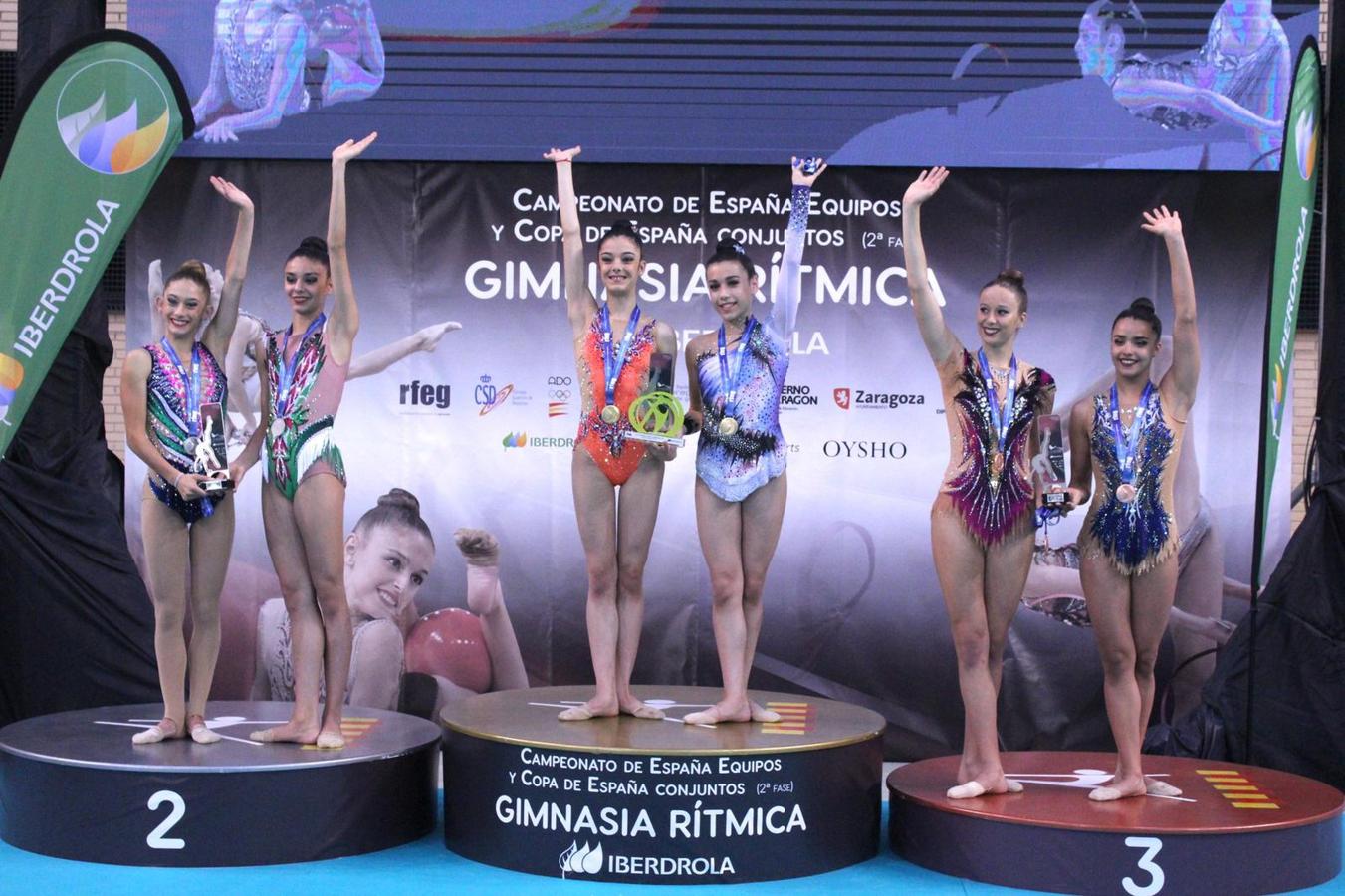 Gimnastas del Club Ritmo con sus medallas. 