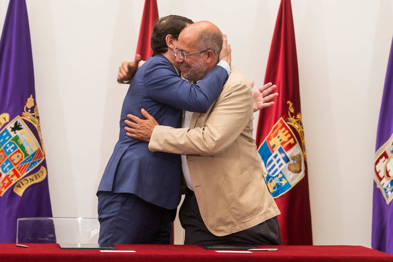 Fotos: PP y Cs firman el acuerdo para la gobernabilidad de Castilla y León