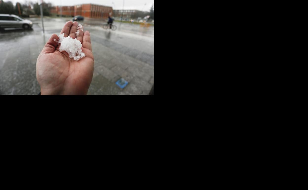 Imagen de una tormenta con granizo en León capital. 