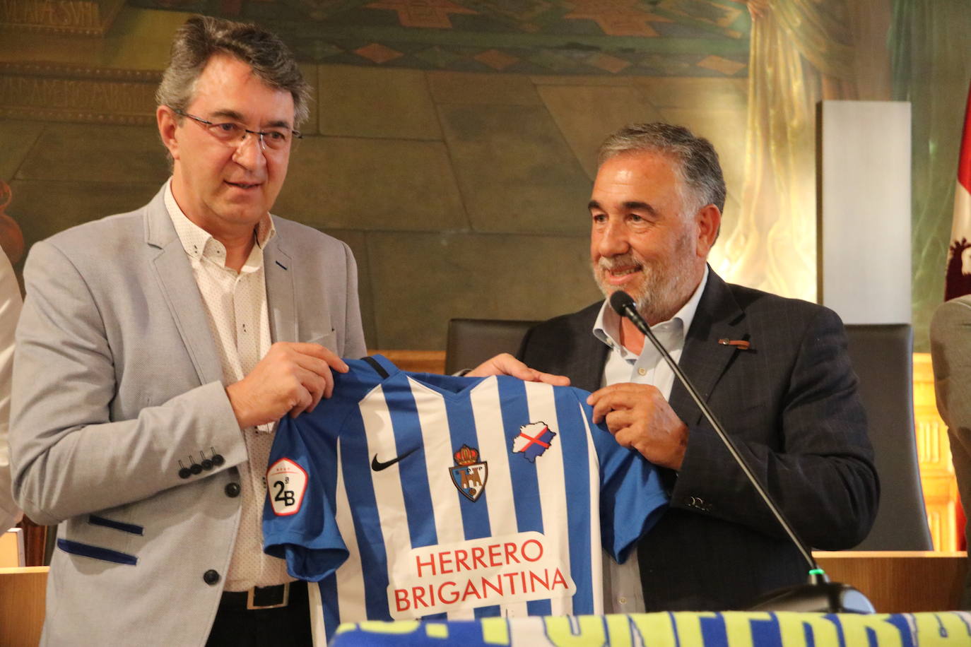 Recepción de la Ponferradina en la Diputación de León tras su ascenso a Segunda División