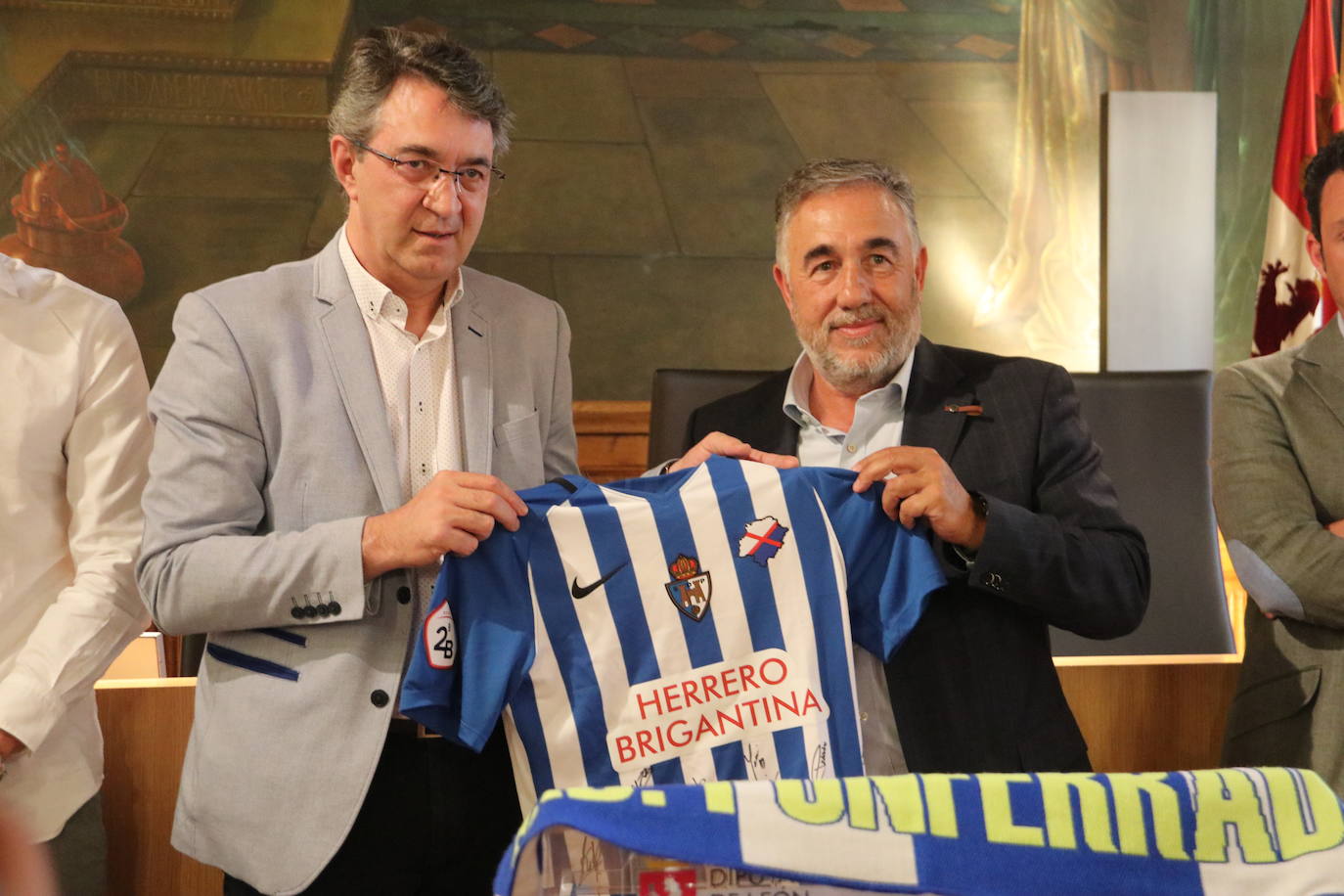 Recepción de la Ponferradina en la Diputación de León tras su ascenso a Segunda División