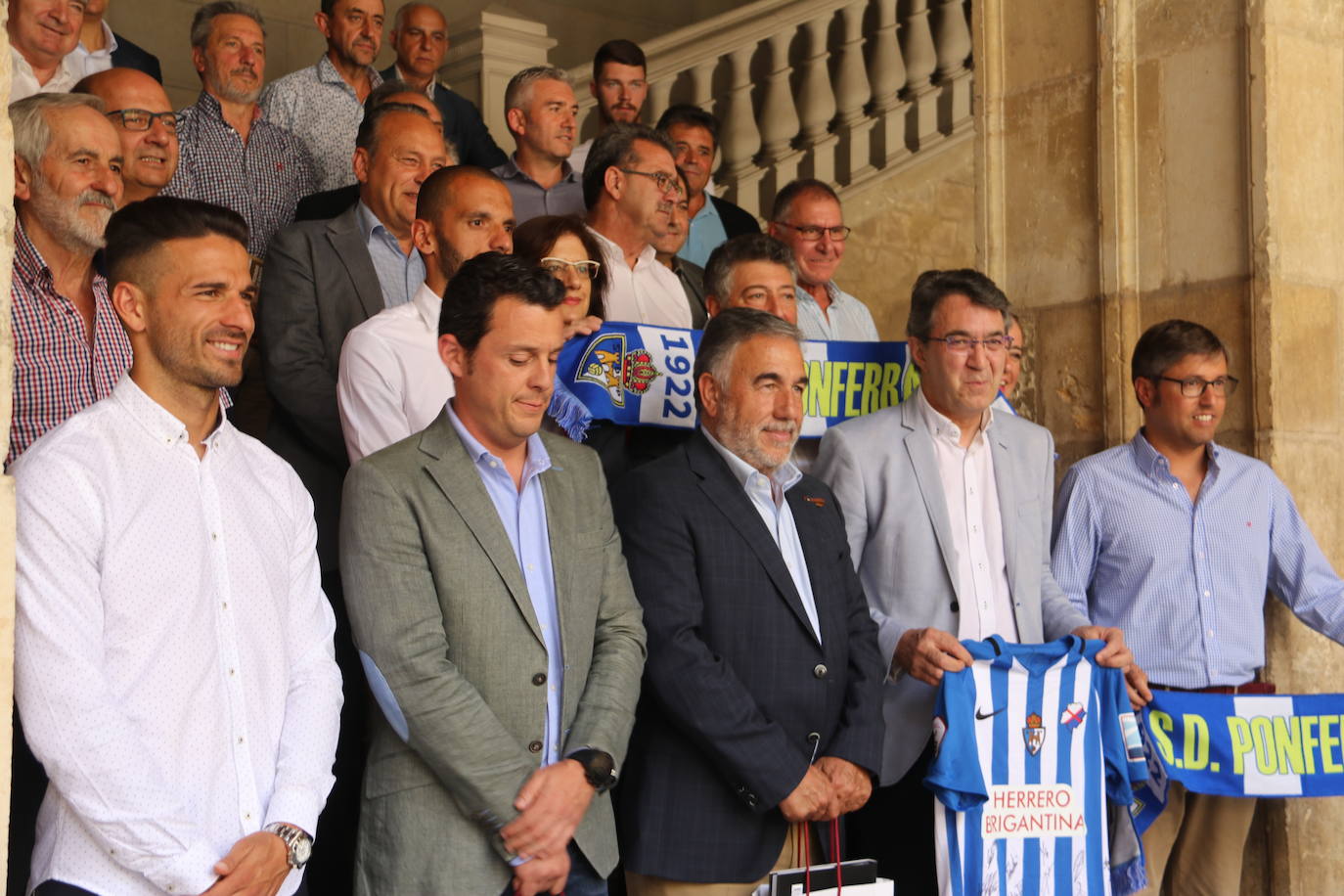 Recepción de la Ponferradina en la Diputación de León tras su ascenso a Segunda División