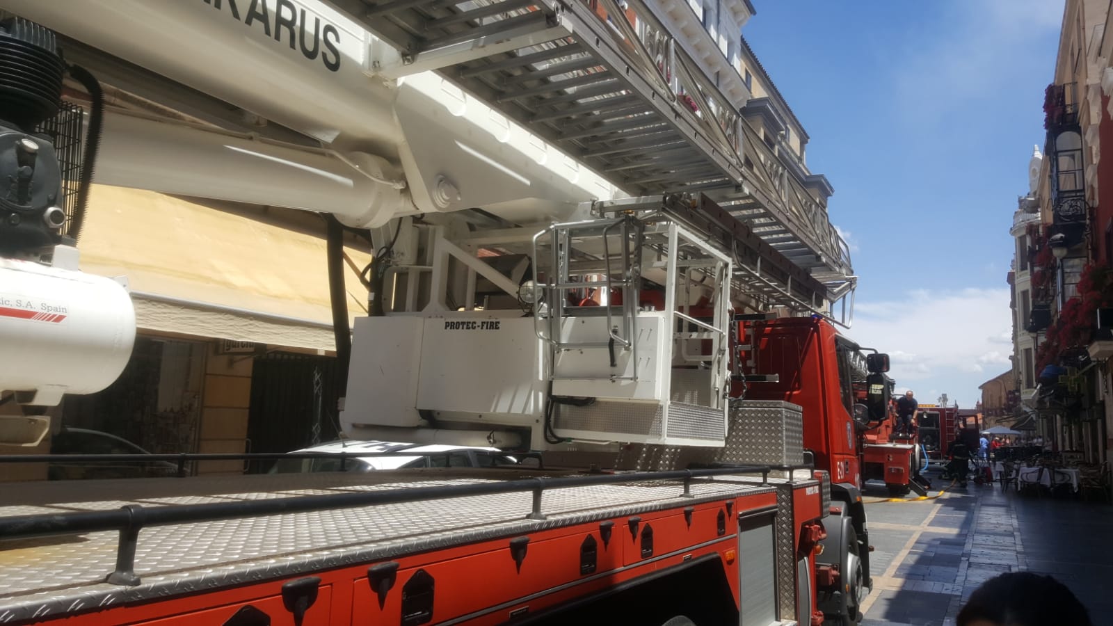 Fotos: Fuego en un restaurante de la calle Ancha