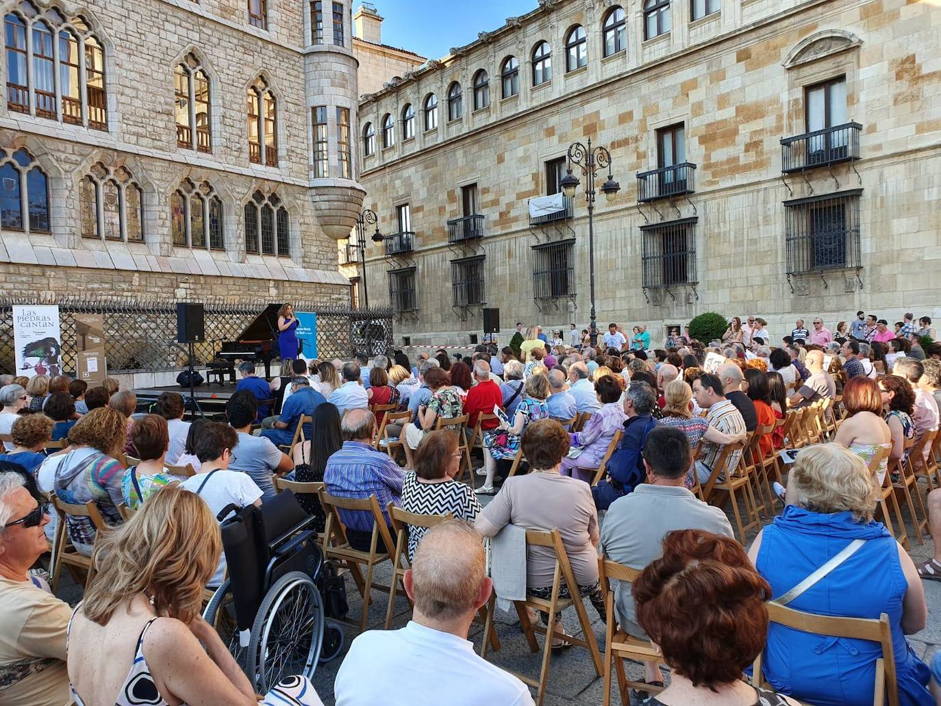 Fotos: Las Piedras Cantan reúne ante Botines a un público entregado a la buena música