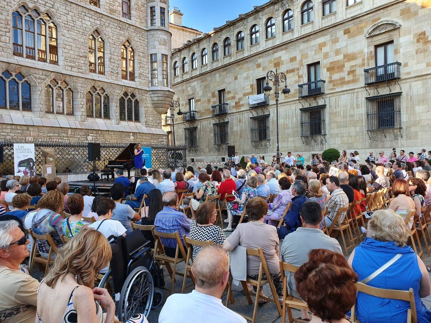 Fotos: Las Piedras Cantan reúne ante Botines a un público entregado a la buena música