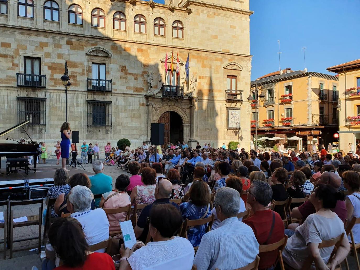 Fotos: Las Piedras Cantan reúne ante Botines a un público entregado a la buena música