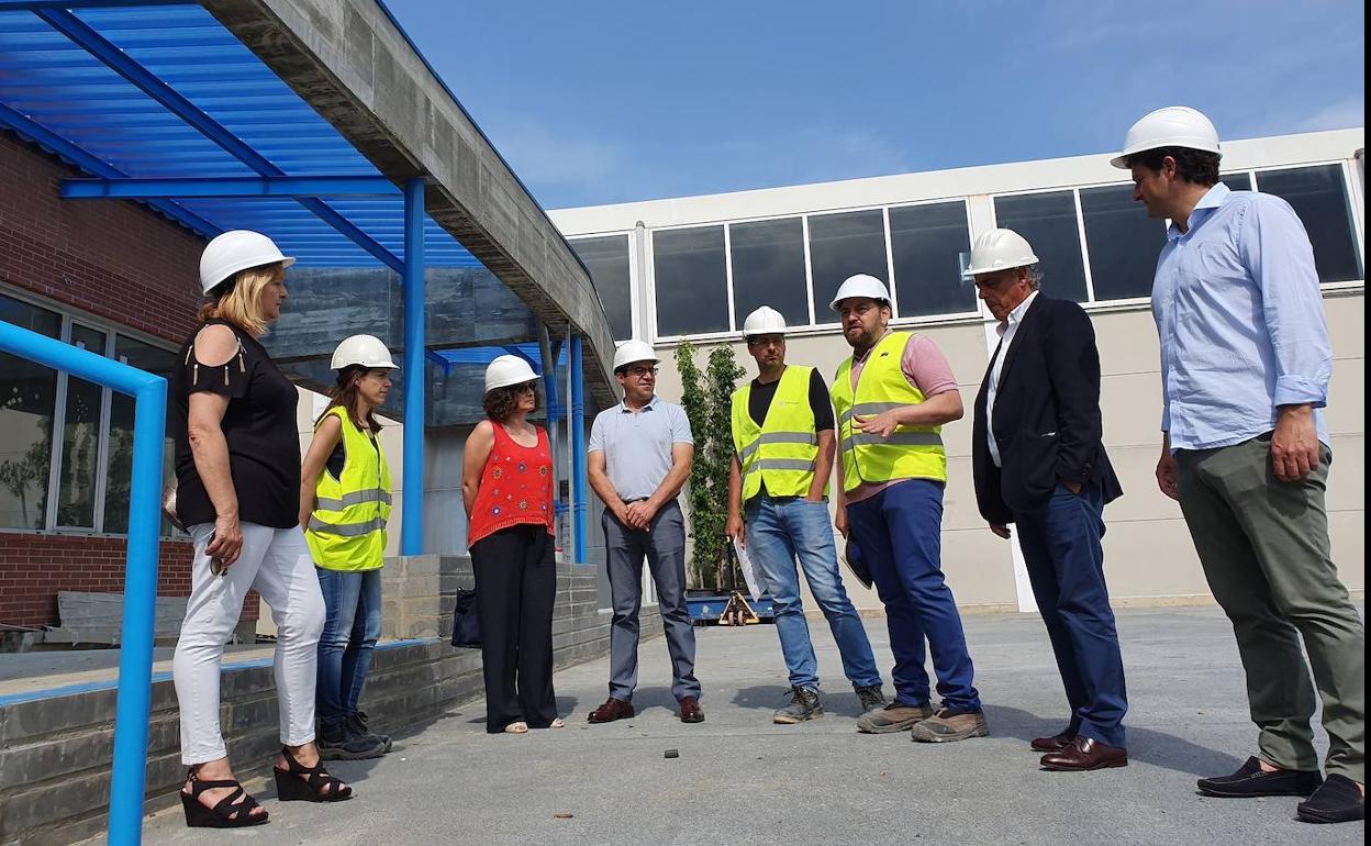 Visita del alcalde y el director general de política Educativa Escolar. 