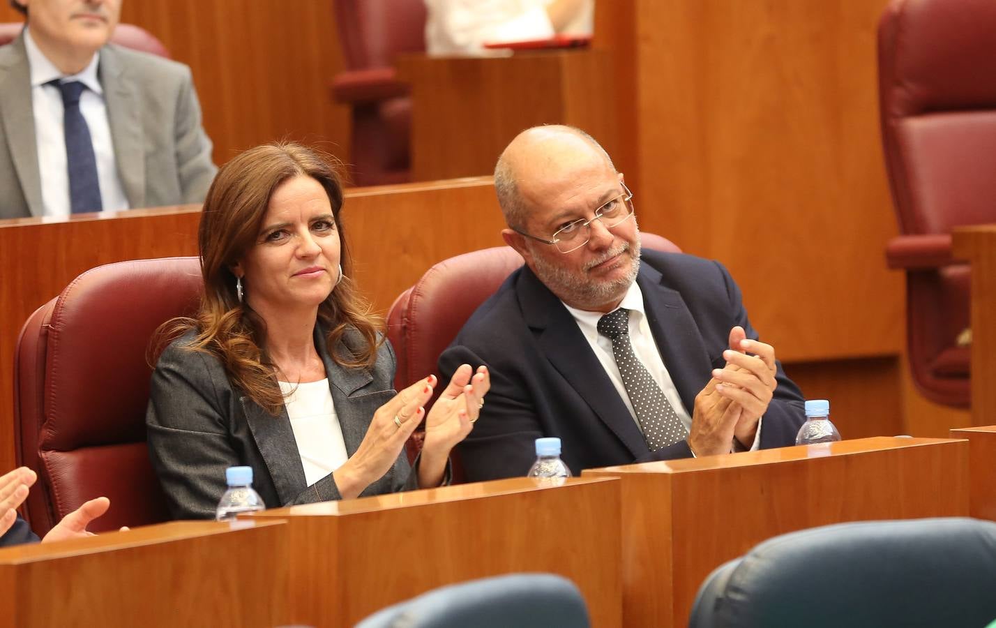 El líder del PSOE en la región, Luis Tudanca, fue el encargado de abrir la segunda parte de una sesión que calificó como «histórica» por ser la «primera vez en la historia de esta comunidad en la que no se elegirá presidente a quien a ganado las elecciones»