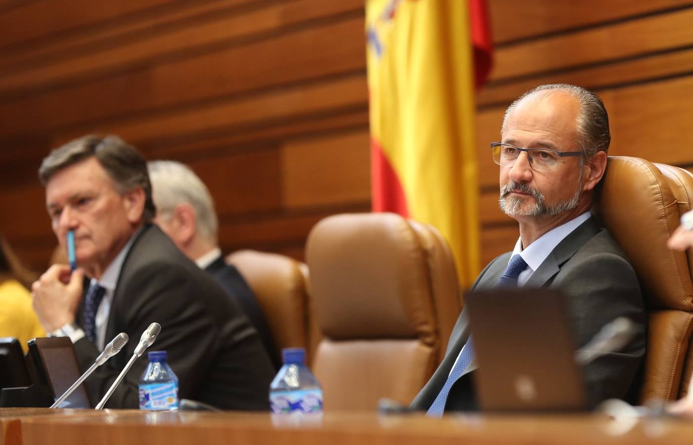 El líder del PSOE en la región, Luis Tudanca, fue el encargado de abrir la segunda parte de una sesión que calificó como «histórica» por ser la «primera vez en la historia de esta comunidad en la que no se elegirá presidente a quien a ganado las elecciones»